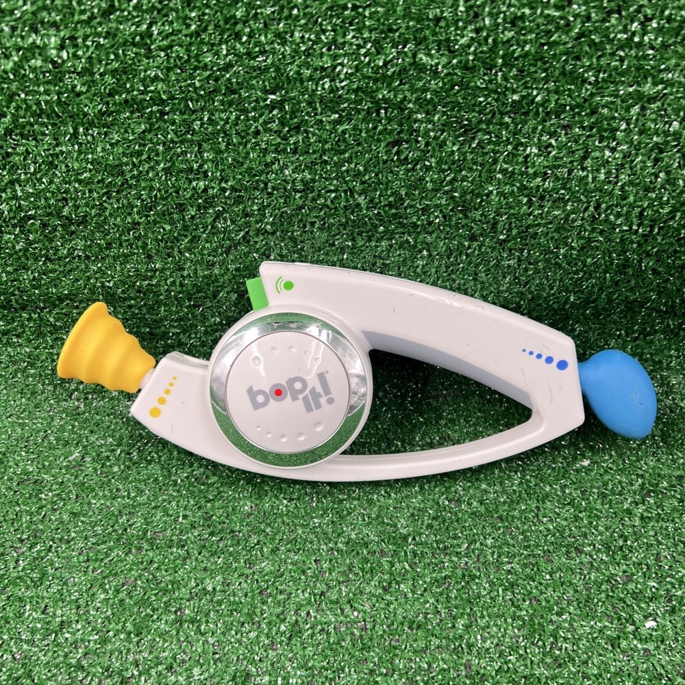 Hasbro Bop It! Electronic‎ Game for Kids 2008 01091